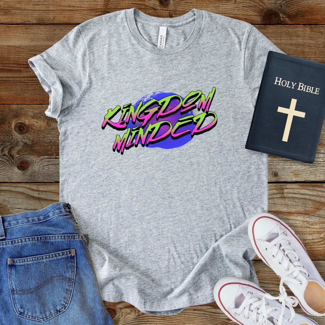 a grey t - shirt with the words kings and queens printed on it